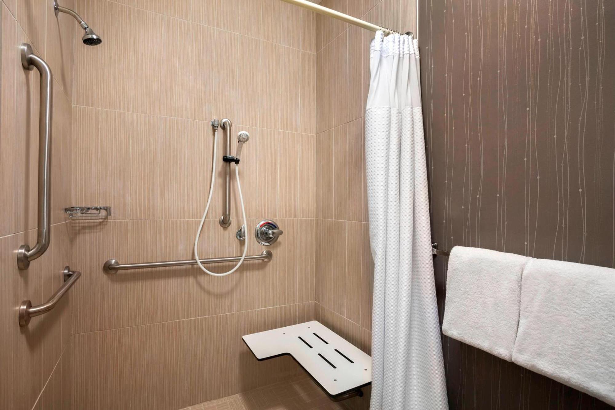 Hotel Courtyard By Marriott Champaign Extérieur photo