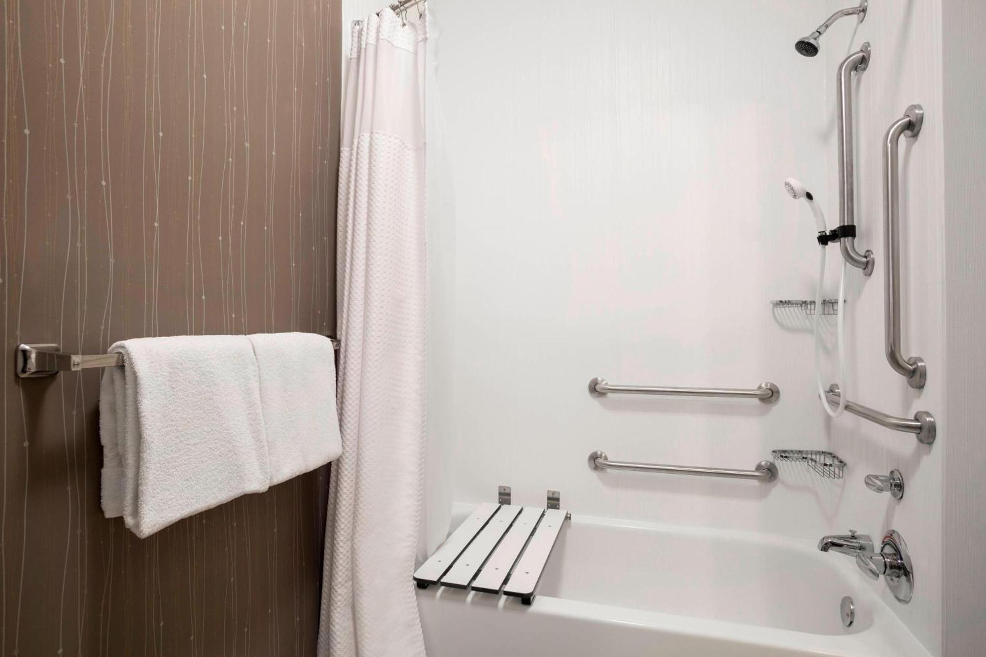 Hotel Courtyard By Marriott Champaign Extérieur photo