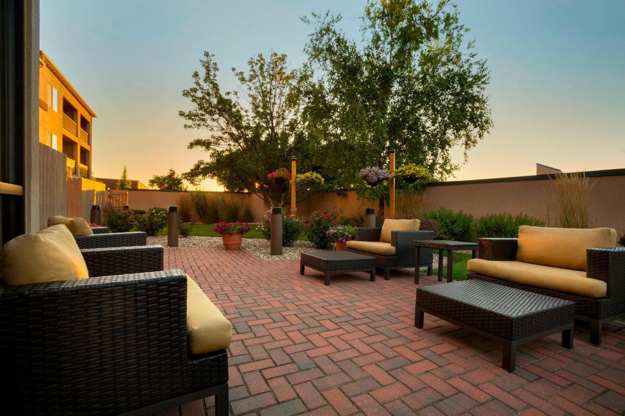 Hotel Courtyard By Marriott Champaign Extérieur photo