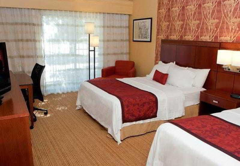 Hotel Courtyard By Marriott Champaign Extérieur photo
